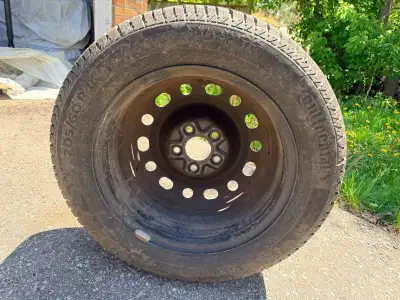 Selling a single, used Continental winter tire with a 205/60R16 specification, mounted on a steel ri...