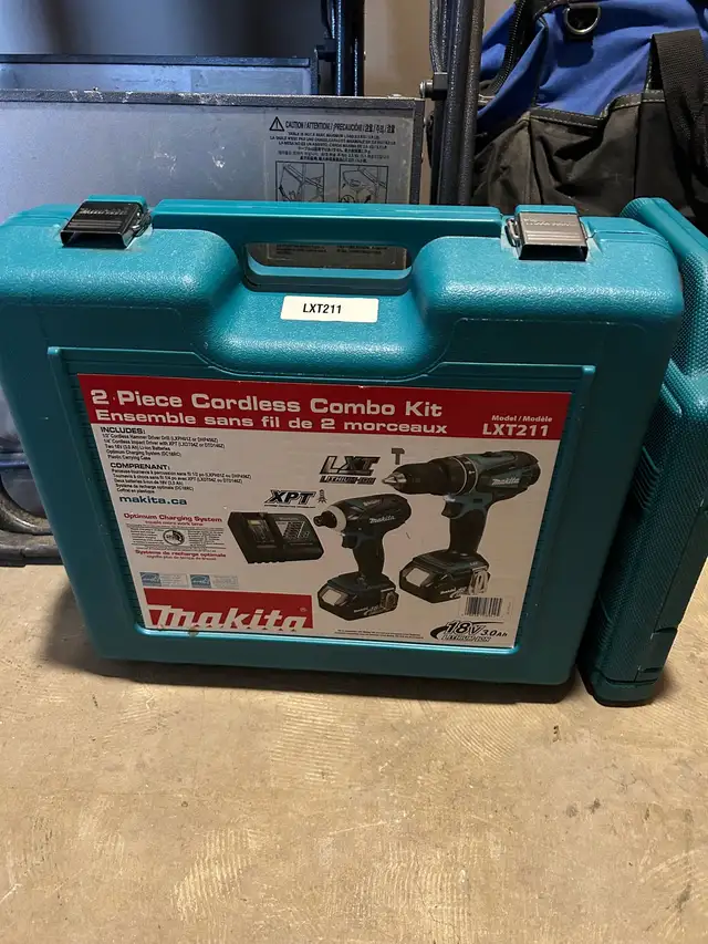 Makita drill and impact driver plus accessories kit in Power Tools in Kamloops - Image 2