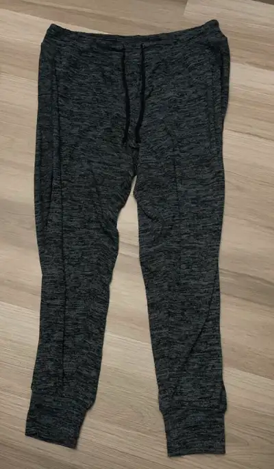 Joe Fresh brand Extra large size. Thin material (came like that when bought).