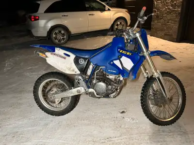 Yamaha wr400. Big trail tank. New fork seals. Carb from yz426. Full fmf power bomb exhaust. Runs goo...