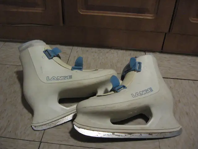 Women's Size 7 Lange Figure Ice Skates in Skates & Blades in Ottawa - Image 4