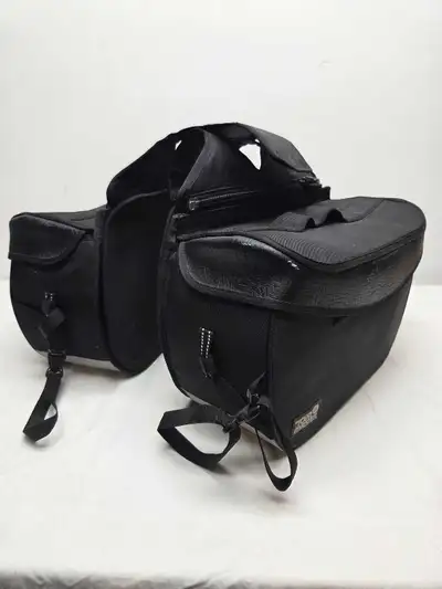 Tour Master saddle luggage touring bags motor cycle pre-owned. Located in Dundas