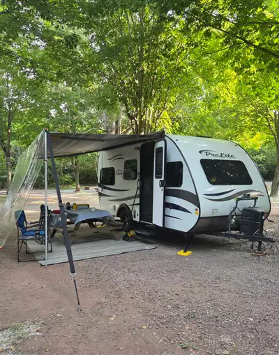 Notre roulotte Prolite Evasion (2022) est à vendre. et Disponible Le prix demandé: 26 500 $. Très pr...