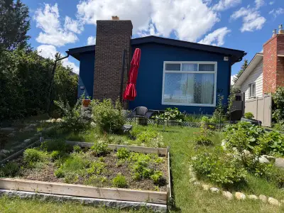 walk to Marlborough train station in 5 minute,the house on inner street(very quiet). Legal basement...