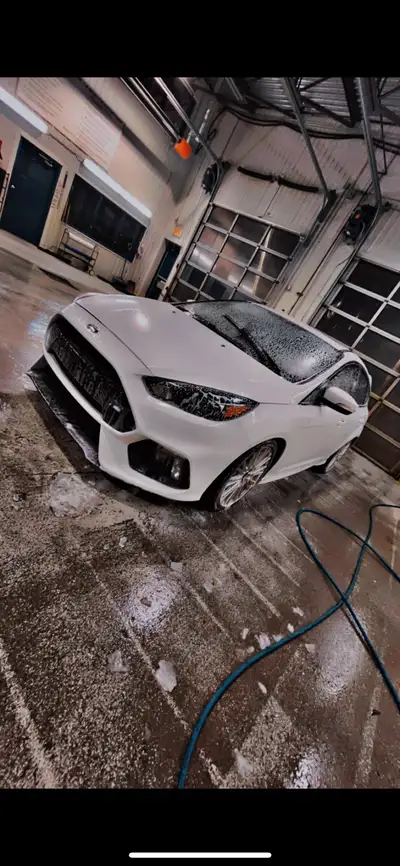 -Ford Focus rs 2017 -95 xxxkm -L’auto n’a jamais été modifier ni accidenté -Elle a une garantie prol...