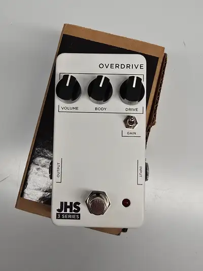 JHS Pedals 3 SERIES OVERDRIVE. Excellente condition. Comprend la boîte d’origine. La pédale a été in...