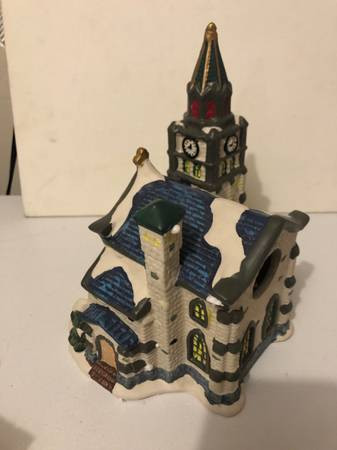Enchanted Christmas Clivedon Chapel porcelain $25. 6 1/4” L in Holiday, Event & Seasonal in Oakville / Halton Region - Image 2