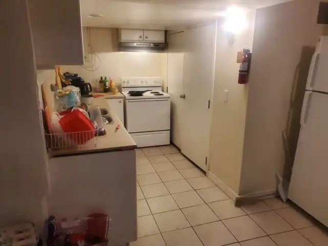Lease takeover private room near (McMaster University) in Long Term Rentals in Hamilton - Image 4
