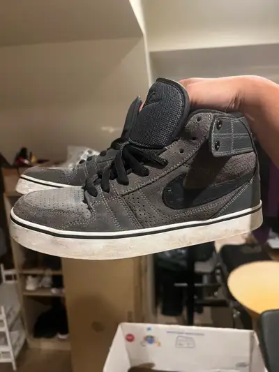 Nike Hightops Grey Size 8, View more