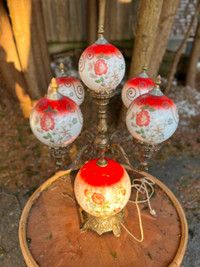 Grande lampe antique laiton et 5 globes peinturés à la main