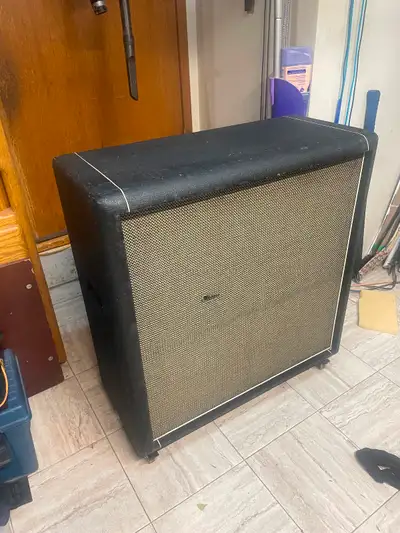 To clarify: this is a pre 1973/74 Hiwatt SE4122 3/4” birch plywood enclosure, loaded with 4 1977 cel...