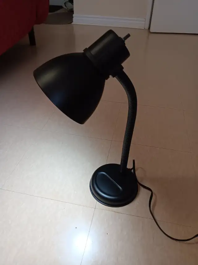 Table lamp in Coffee Tables in City of Toronto - Image 2