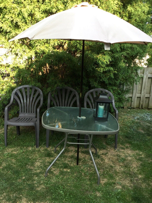 Patio Set (4 chairs/new Table) in Patio & Garden Furniture in London - Image 2