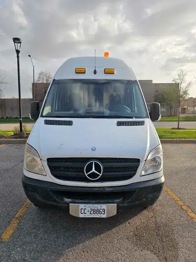 Dully tires 3500 diesel Mercedes sprinter New tires New transmission New brakes and routers (front a...