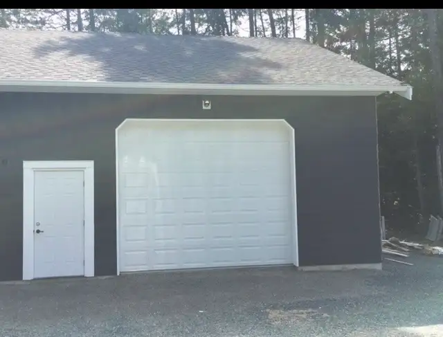 GARAGE/SHOP FOR RENT
