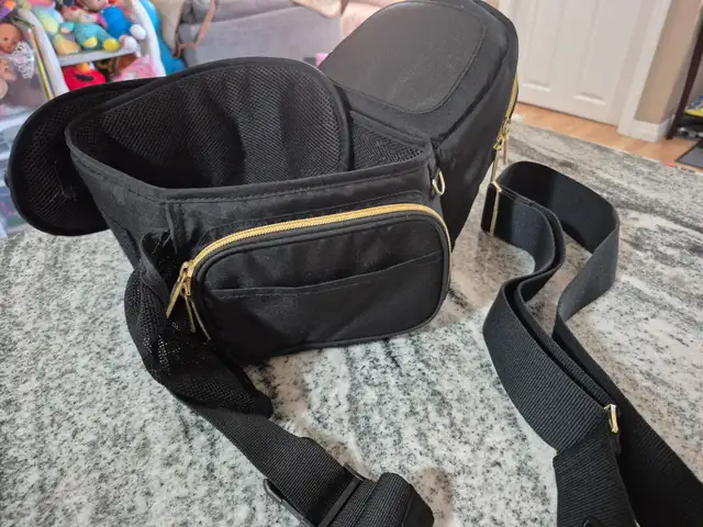 Tushbaby Hip Carrier in Strollers, Carriers & Car Seats in Kitchener / Waterloo - Image 3