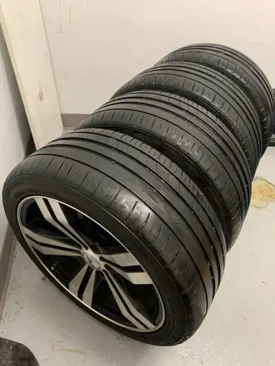 225/45/ZR 17 pouces Mages 17 pouces était sur un Honda Civic 2016 très peu utilisé en excellente con...