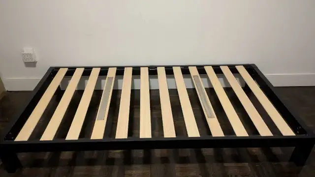 Zinus modern studio 10 inch platform metal bed (Twin) frame in Beds & Mattresses in City of Toronto - Image 2