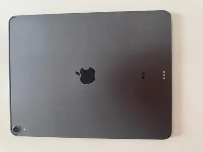 Model: iPad Pro 3rd Generation Screen: 12.9-inch Connectivity: WiFi + Cellular Storage: 64GB Fully t...