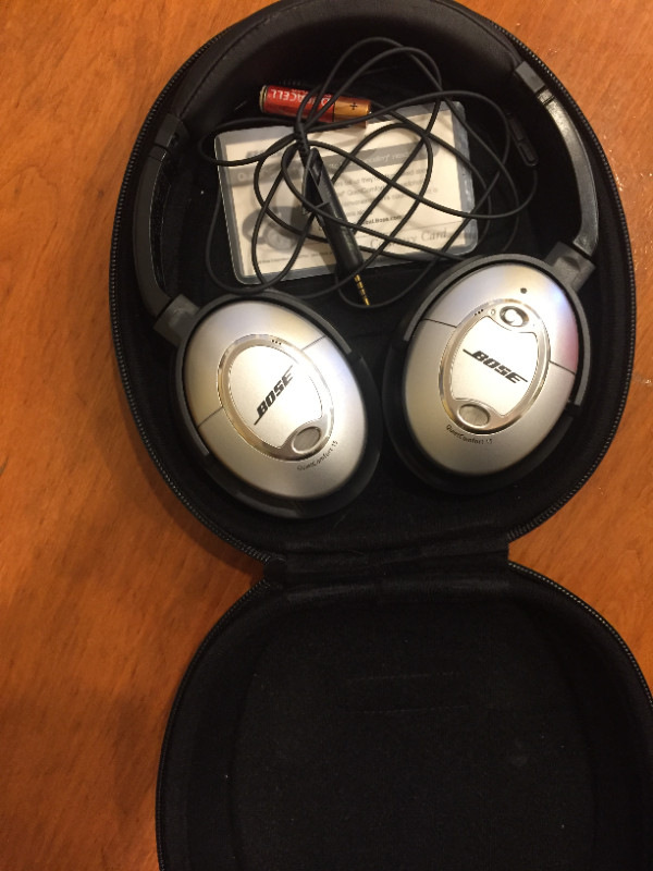 Bose Headphones QuietComfort 15 in Headphones in St. Catharines