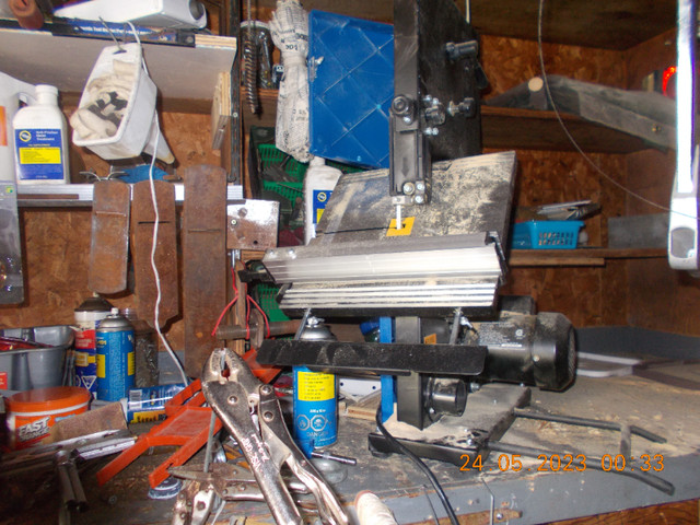 MINI BAND SAW WITH EXTRA BLADE in Power Tools in North Bay - Image 2