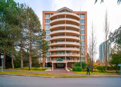 Spacious 2 bed 2 bath condo for rent in Edmonds