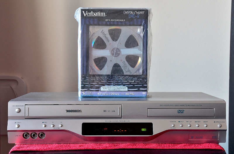 Toshiba DVD player / VCR recorder & 3 recordable DVD-R disks | Video & TV  Accessories | Edmonton | Kijiji