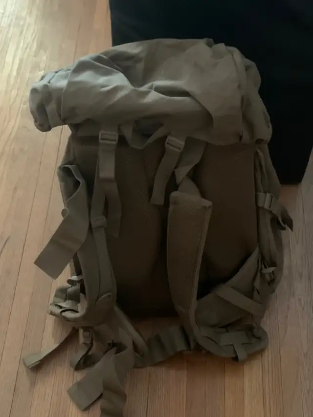 Military backpack418454843908444161