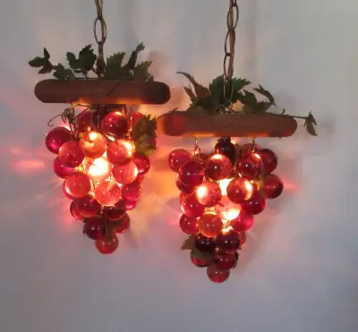 Antique Jolie paire de lampes raisins à suspendre Prix: $500.00, View more