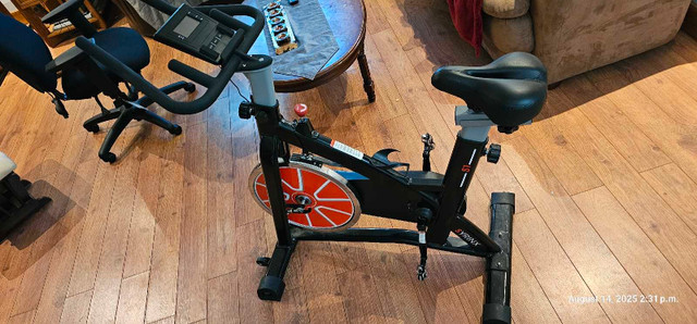 spin bike like new in Exercise Equipment in Gatineau
