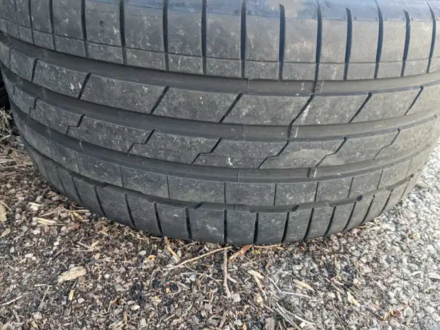 1 x 235/35r19 Hankook Ventus S1 Evo3 summer performance tire  in Tires & Rims in Hamilton - Image 3