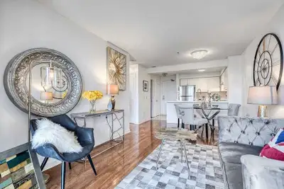 Modern and functional 1+1 bedroom unit in a desirable Richmond Hill location. Second floor. The spac...