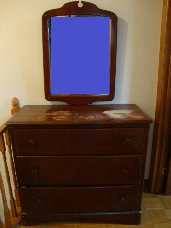5 Piece Antique Bedroom Set - Solid Wood in Dressers & Wardrobes in St. Catharines
