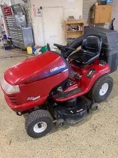 CRAFTSMAN DYT 4000 MOWER WITH BAGGER. 42 INCH DECK WITH ELECTRIC ENGAGE.HYDROSTATIC DRIVE.18.5 HP OH...