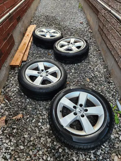 Selling used all season Pirelli tires. Came off a Honda civic. Good thread.