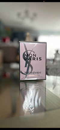 Yves saint Laurent.  Mon Paris 