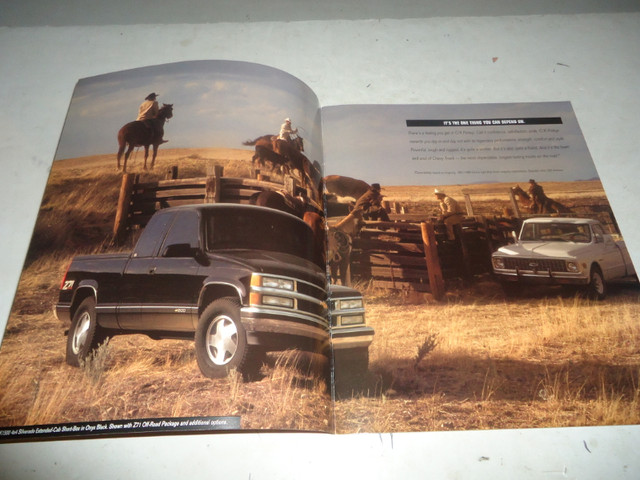 1998 CHEVROLET C/K PICKUPS SALES BROCHURE. CAN MAIL in Arts & Collectibles in Belleville - Image 2