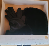 House of Harlow 1000 Ladies Faux Fur Gloves & Wristlet Set