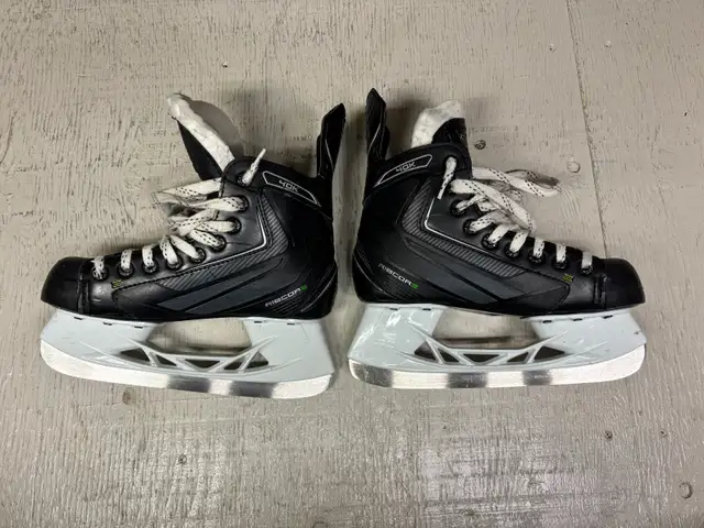 Patin CCM Ribcor 40K, grandeur 3 in Hockey in Laval / North Shore - Image 3