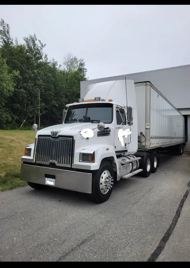 2016 western star 4700 SF in Heavy Trucks in Hamilton - Image 2