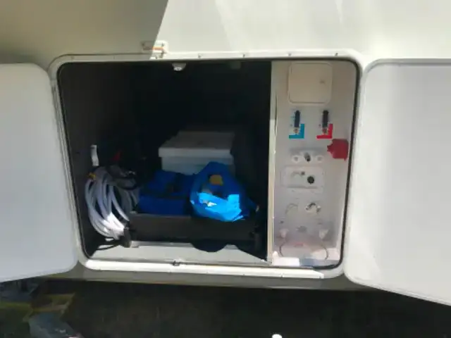 Artic Fox 5th wheel RV in Travel Trailers & Campers in Comox / Courtenay / Cumberland - Image 5