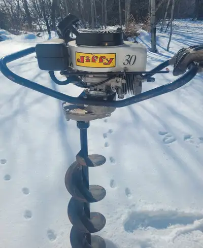 JIFFY 30 ice auger rebuit carb, runs excellent, new blades, comes with extension 2 stroke engine, 8...