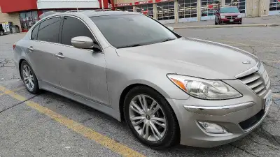 2012 Hyundai Genesis for parts * Drivetrain: RWD * Push Button Start * Sunroof Sale for parts or who...