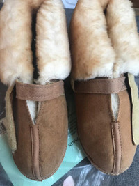 New Wool Table Sheepskins Slippers, Ladies size 7 - 10