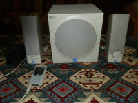 Yamaha YSTMS201W 30-Watt 2.1 Computer Speakers (3-Speaker, White