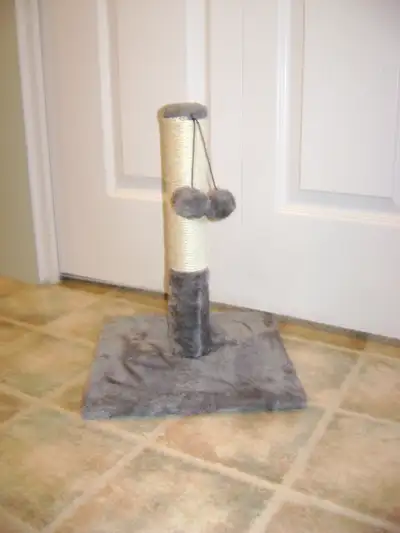 New Cat Craft 16 inch scratching post. Bought it but wrong size for my cat needed a higher one.