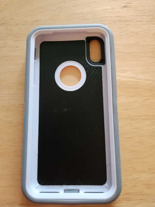 iP XS Max 6.5 Defender Case in Cell Phone Accessories in Hamilton - Image 4