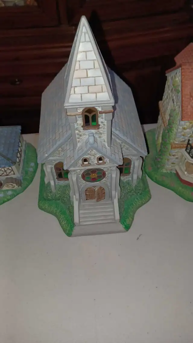 Partylite Olde World Village Entire Collection #1-7 in Arts & Collectibles in Calgary - Image 3