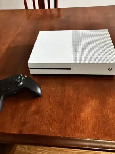 Propre et fonctionne toujours aussi bien. 1 manette. Boîte d’origine, tous les fils nécessaires et H...
