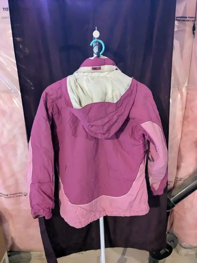 Girls Pink Winter Jacket with Hood in Kids & Youth in Oakville / Halton Region - Image 3